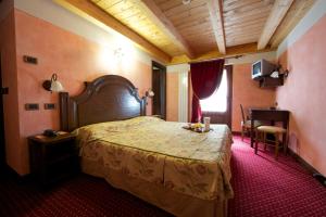 Rúm í herbergi á Hotel L' Aiglon