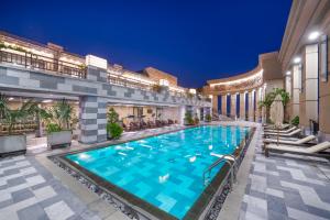 Bazen v nastanitvi oz. blizu nastanitve Minh Toan Galaxy Hotel