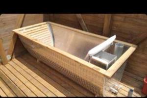 三沢市的住宿－Tiny resort misawa，船内装有水槽的金属容器