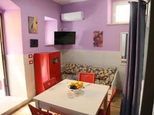 TV i/ili zabavni centar u objektu Cozy Holiday Home in Agrigento in a delightful area