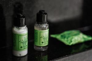 two bottles of liquids sitting on top of a counter at Casa Jangada Camocim in Camocim