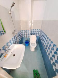 Bilik mandi di Hong Qi Hotel
