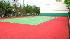a tennis court with a red and green at Emerald Garden International Hotel in Medan