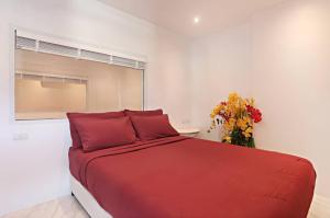 Llit o llits en una habitació de PATONG TOWER ROYAL FAMILY pta 2025