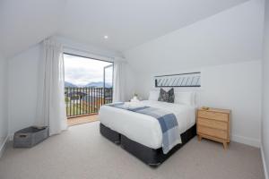 Ένα ή περισσότερα κρεβάτια σε δωμάτιο στο Marjon Peak Retreat Wanaka