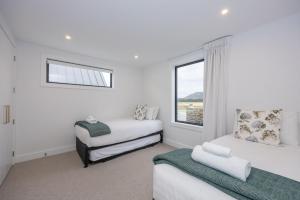 Ένα ή περισσότερα κρεβάτια σε δωμάτιο στο Marjon Peak Retreat Wanaka +21 φωτογραφίες
