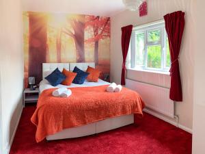 a bedroom with a bed with two stuffed animals on it at Briar Cottage in Knaresborough