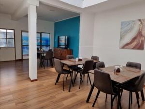 TV a/nebo společenská místnost v ubytování Hostal La Ruca