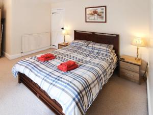 Ένα ή περισσότερα κρεβάτια σε δωμάτιο στο Grooms Bothy