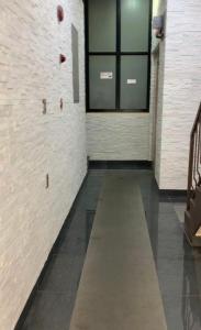 a hallway with a door and a tile floor at 14名まで宿泊可能！交通至便！　Sannomiya Base 3 in Kobe