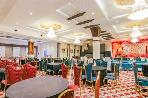 Posezení v ubytování FabHotel Prime Royal Maple