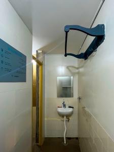 Vannituba majutusasutuses Rahees Bi Roambay - Backpacker Hostel