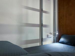 Voodi või voodid majutusasutuse Rahees Bi Roambay - Backpacker Hostel toas
