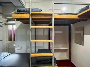 Narivoodi või narivoodid majutusasutuse Rahees Bi Roambay - Backpacker Hostel toas
