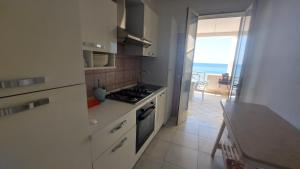 Cucina o angolo cottura di 058 Spiaggia di SalentoInVacanza.Com