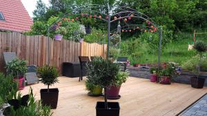 Ein Garten an der Unterkunft Apartment Schneestern