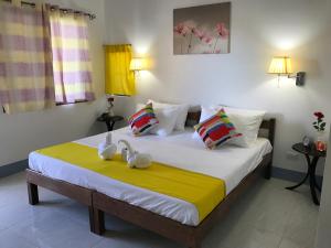 Letto o letti in una camera di Neptune Diving Resort Moalboal