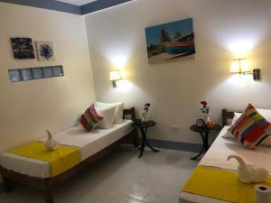 Letto o letti in una camera di Neptune Diving Resort Moalboal