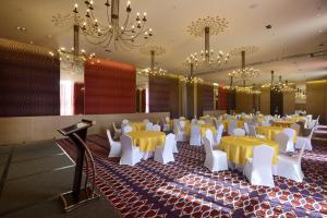 Restaurace v ubytování Marasa Sarovar Premiere