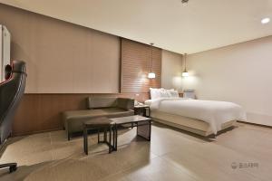 Gracias Hotel Gimhae客房内的一张或多张床位