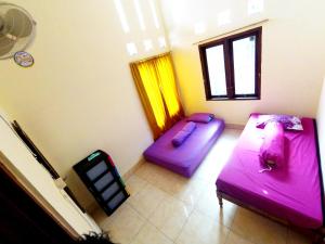 Postel nebo postele na pokoji v ubytování Kotagede Street Homestay Jogja + 3 fotografie