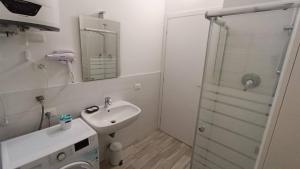 A bathroom at Savenaantico9