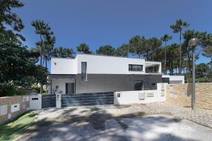 a house on the hill with trees at Villa Alfazema IV in Aroeira