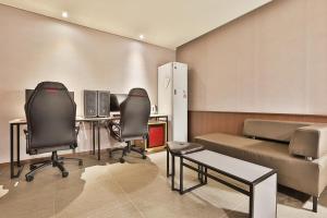 Gracias Hotel Gimhae的休息区