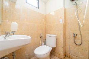 a bathroom with a toilet and a sink and a shower at RedLiving Apartemen Kebagusan City - Nuna Rooms in Jakarta