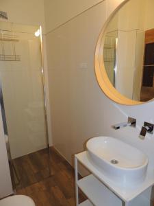 a bathroom with a sink and a mirror at Zajazd w Biskupinie in Biskupin