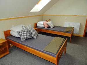 เตียงในห้องที่ Zajazd w Biskupinie