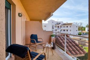 Balkón alebo terasa v ubytovaní Port Pals, precioso apartamento con vista al mar y piscina