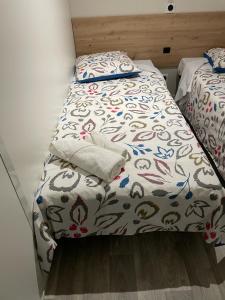 Posteľ alebo postele v izbe v ubytovaní Mobil-Home Neuf - 4 pers tout confort -Ajaccio