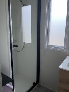 Kúpeľňa v ubytovaní Mobil-Home Neuf - 4 pers tout confort -Ajaccio