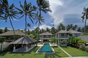 Kolam renang di atau di dekat SIRI MENDIRA BEACH VILLAS (Villa Angsoka, Villa Bakung and Villa Cempaka)