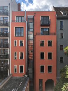 Bild eines Apartmenthauses in der Unterkunft Art Apartments in Berlin