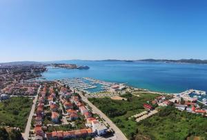 una vista aérea de un puerto deportivo en Apartment Mia, en Zadar