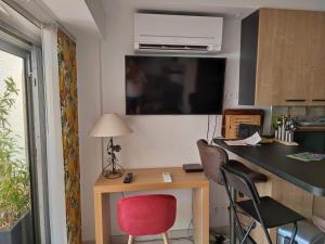 Televízia a/alebo spoločenská miestnosť v ubytovaní Magnifique appart neuf 6 pers CLIMATISE grande terrasse amenagee
