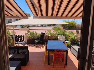 Balkón alebo terasa v ubytovaní Magnifique appart neuf 6 pers CLIMATISE grande terrasse amenagee