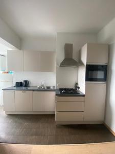 Kuchyň nebo kuchyňský kout v ubytování Cosy Apartment near Antwerp
