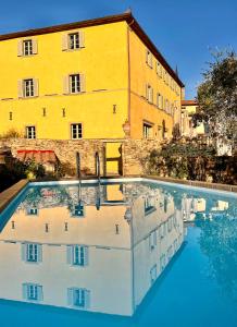 Bazén v ubytování Palazzo Tiglio - A Small Luxury Hotels of the World nebo v jeho okolí