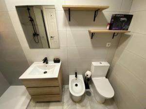 Kúpeľňa v ubytovaní Lovely 1Bedroom Apartment in the Heart of Malaga - WIFI&AC