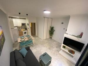 Kuchyňa alebo kuchynka v ubytovaní Lovely 1Bedroom Apartment in the Heart of Malaga - WIFI&AC