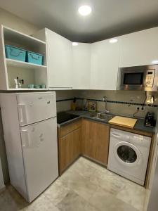 Kuchyňa alebo kuchynka v ubytovaní Lovely 1Bedroom Apartment in the Heart of Malaga - WIFI&AC + 6 fotografií