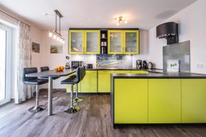 Küche/Küchenzeile in der Unterkunft Haus Deichkieker Apartment 1 4