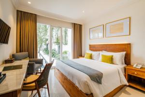 a hotel room with a bed and a desk and a window at Umpadhi Canggu in Canggu +33 photos