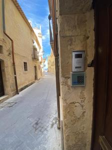 a stone building with acomputer on the side of a street at Casa 68 Ortigia in Syracuse