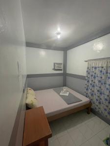 Ein Bett oder Betten in einem Zimmer der Unterkunft Strong Tower Inn