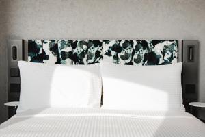Ein Bett oder Betten in einem Zimmer der Unterkunft Page148, Page Hotels