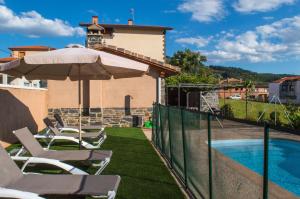 The swimming pool at or close to Apartamentos Rurales El Prado